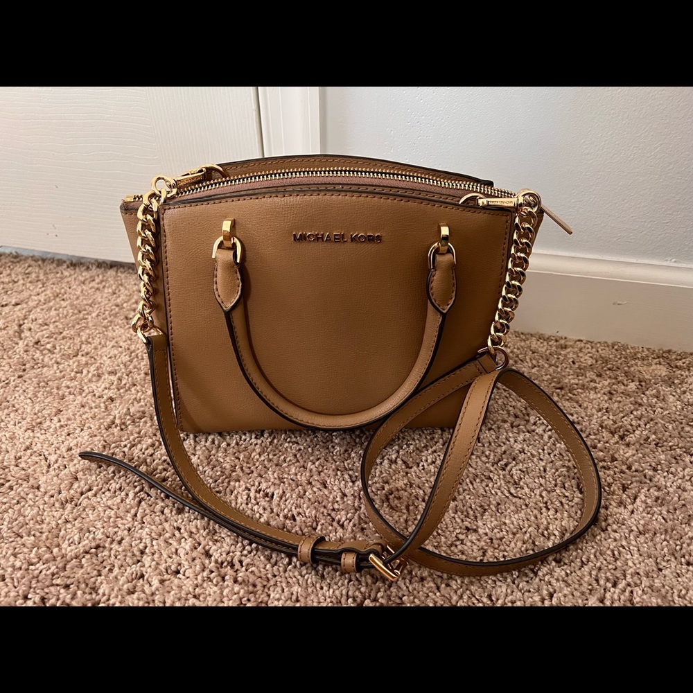 Michael Kors Crossbody Purse (taupe color)